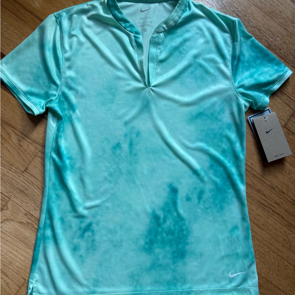 Nike Women’s Mint Green Shirt